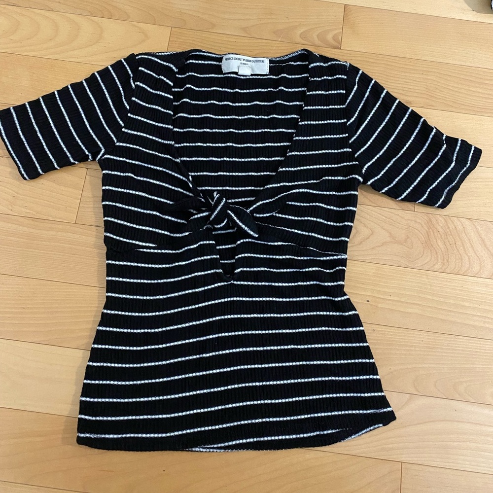 URBAN OUTFITTERS - RIBBED STRIPED TOP W TIE AT CHEST - SIZE XS